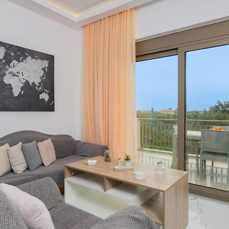 Happiness Apartment Laganas Luaran gambar